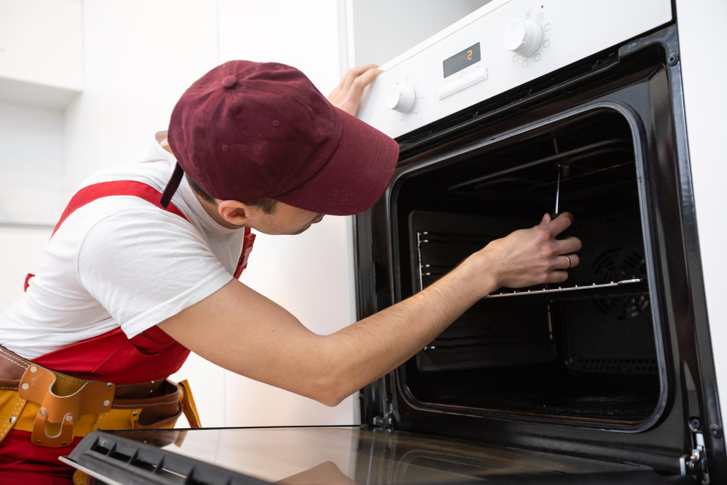 fixing-oven-with-screwdriver (1)